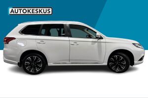 Mitsubishi Outlander PHEV esikatselu 2