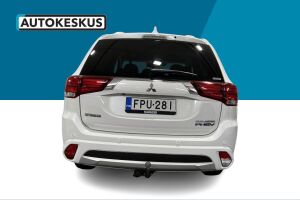 Mitsubishi Outlander PHEV esikatselu 3