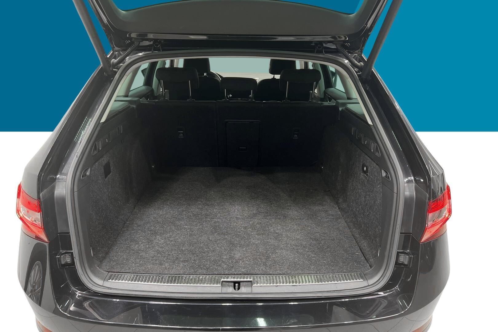 Skoda Superb iso kuva 32
