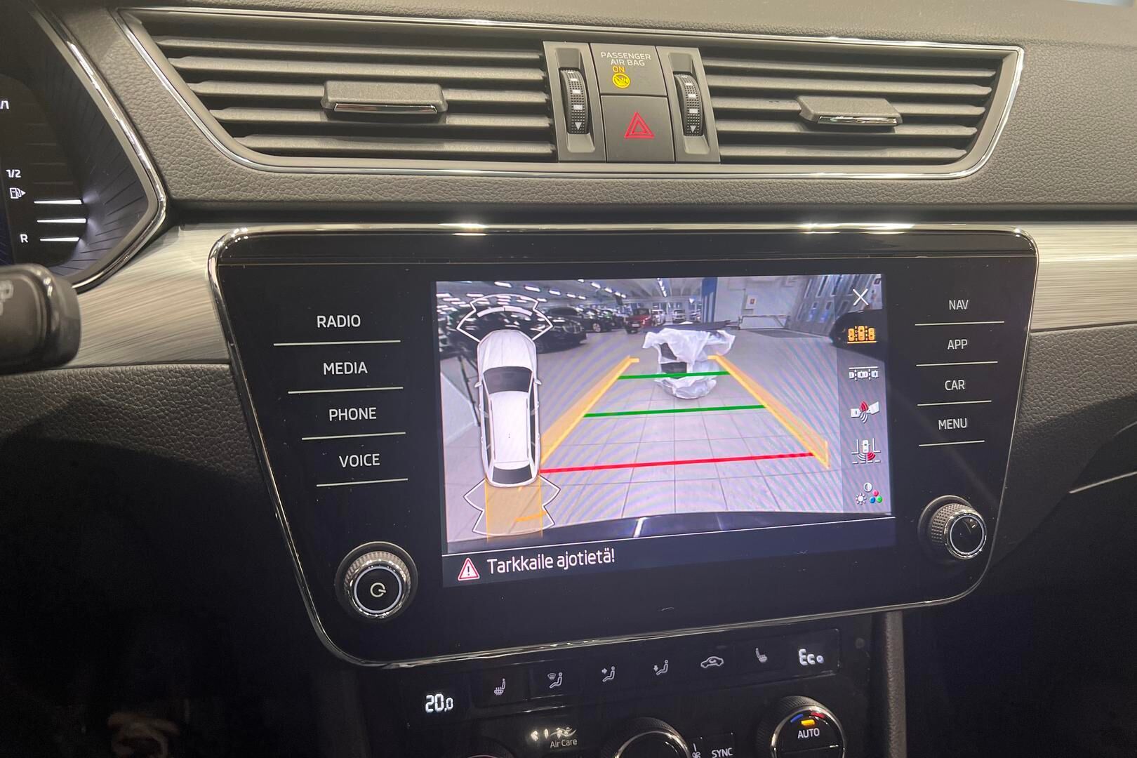 Skoda Superb iso kuva 15