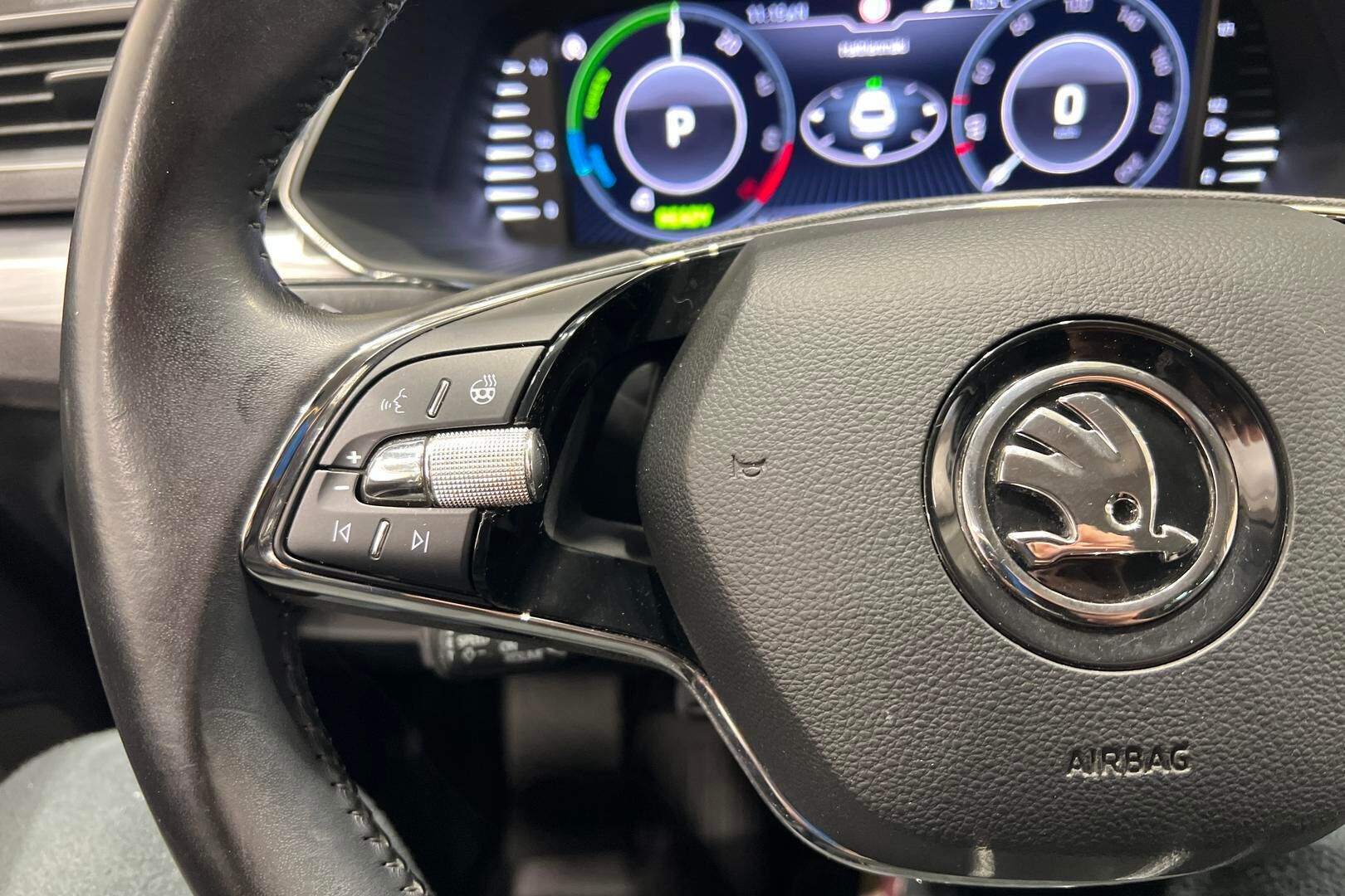 Skoda Superb iso kuva 22