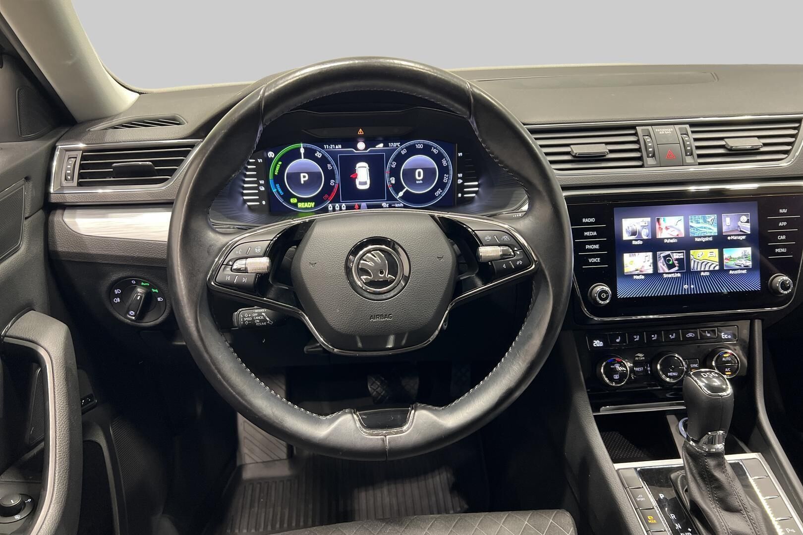 Skoda Superb iso kuva 28