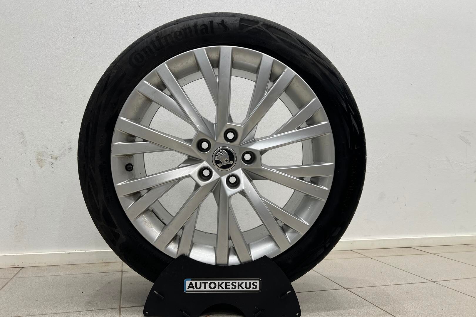 Skoda Superb iso kuva 30