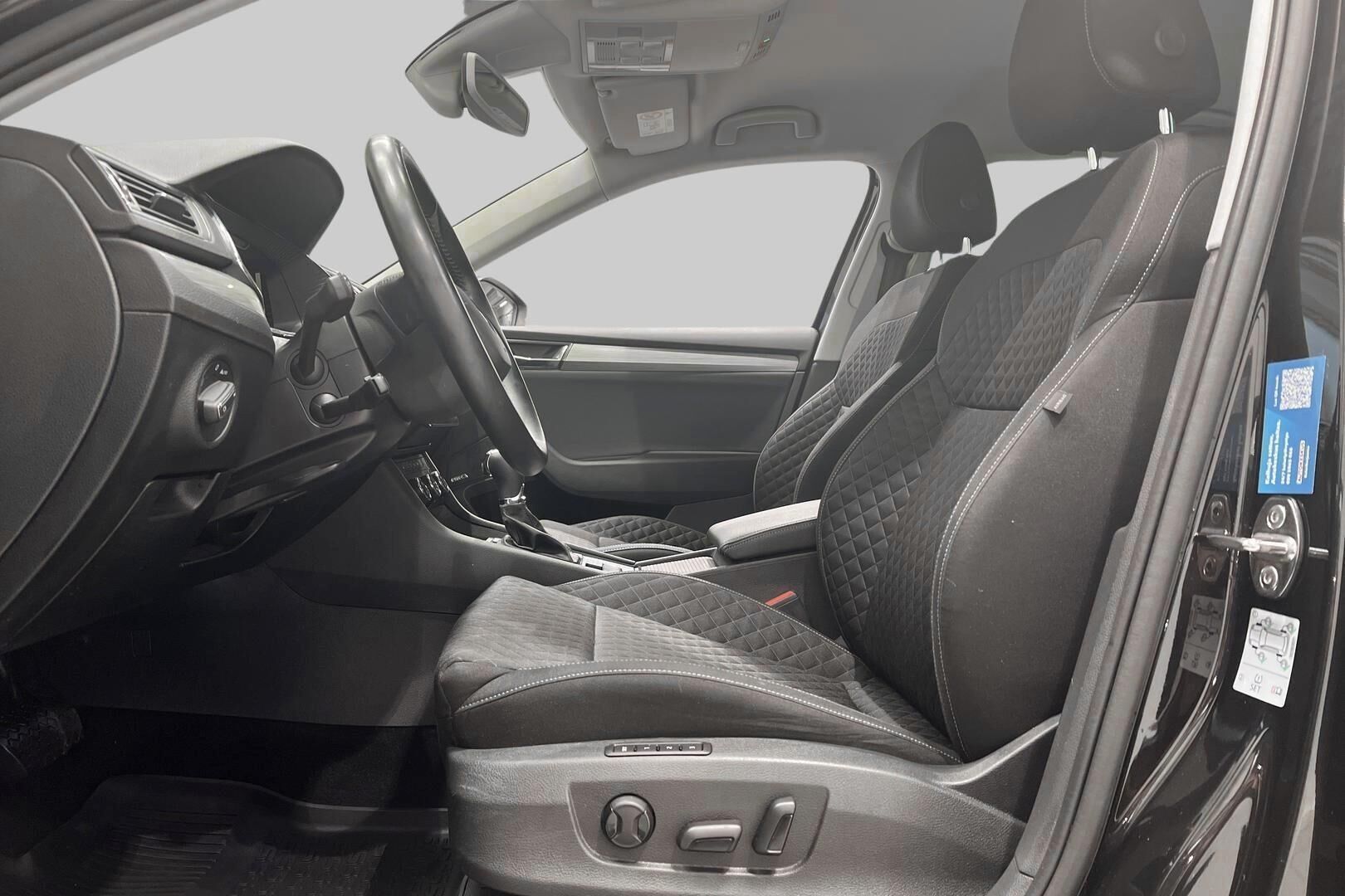 Skoda Superb iso kuva 9