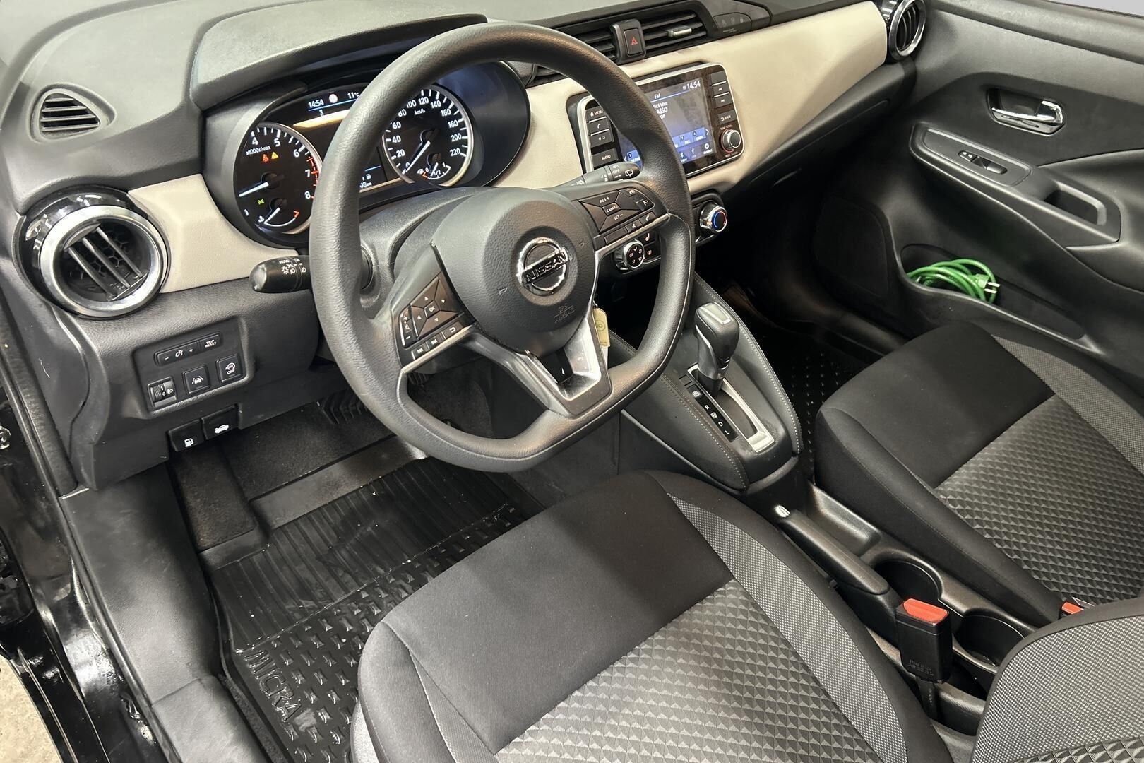 Nissan Micra iso kuva 9