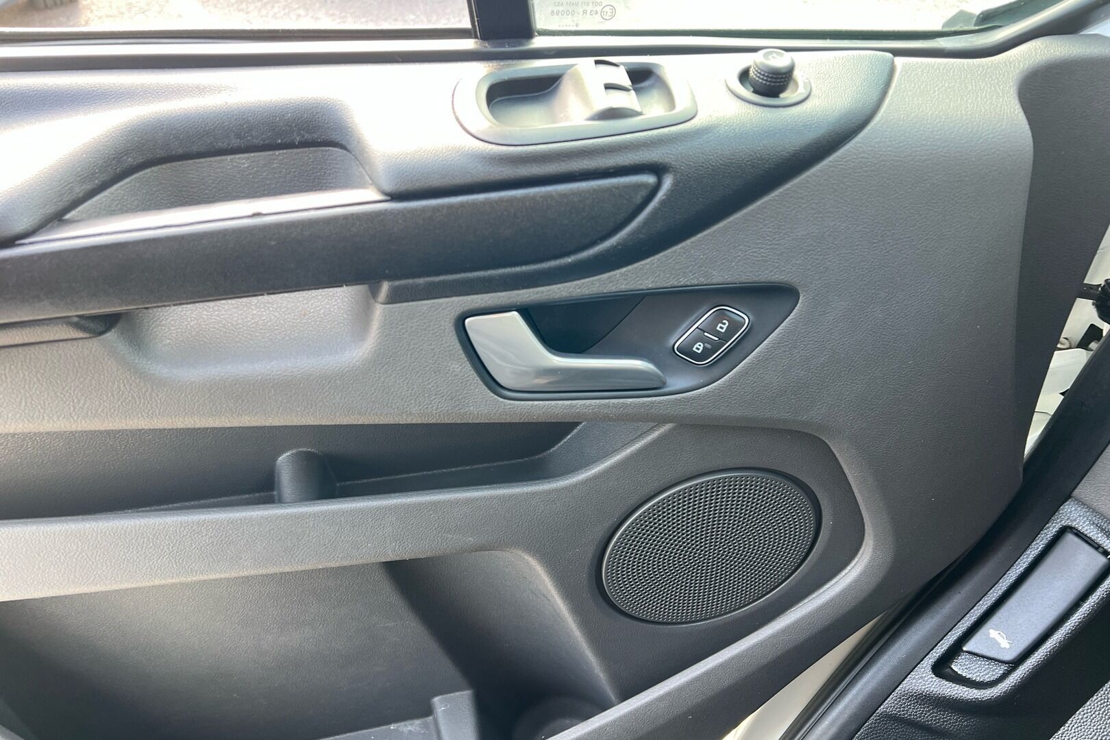 Ford Transit Custom iso kuva 13