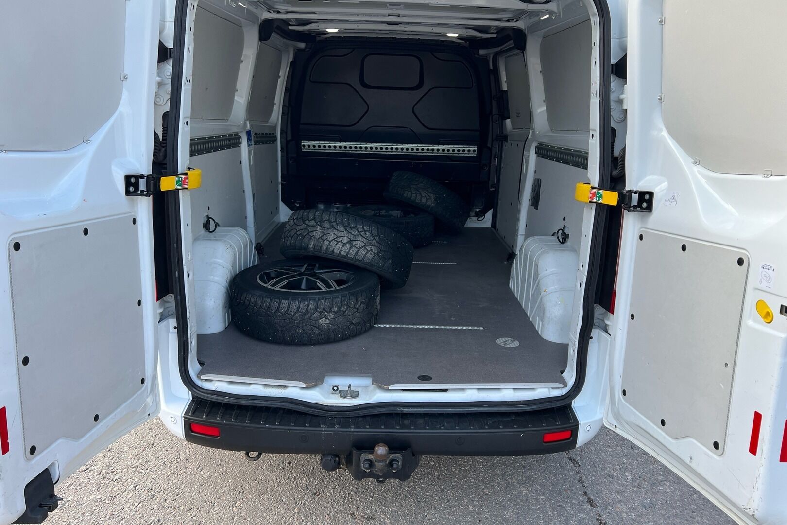 Ford Transit Custom iso kuva 16
