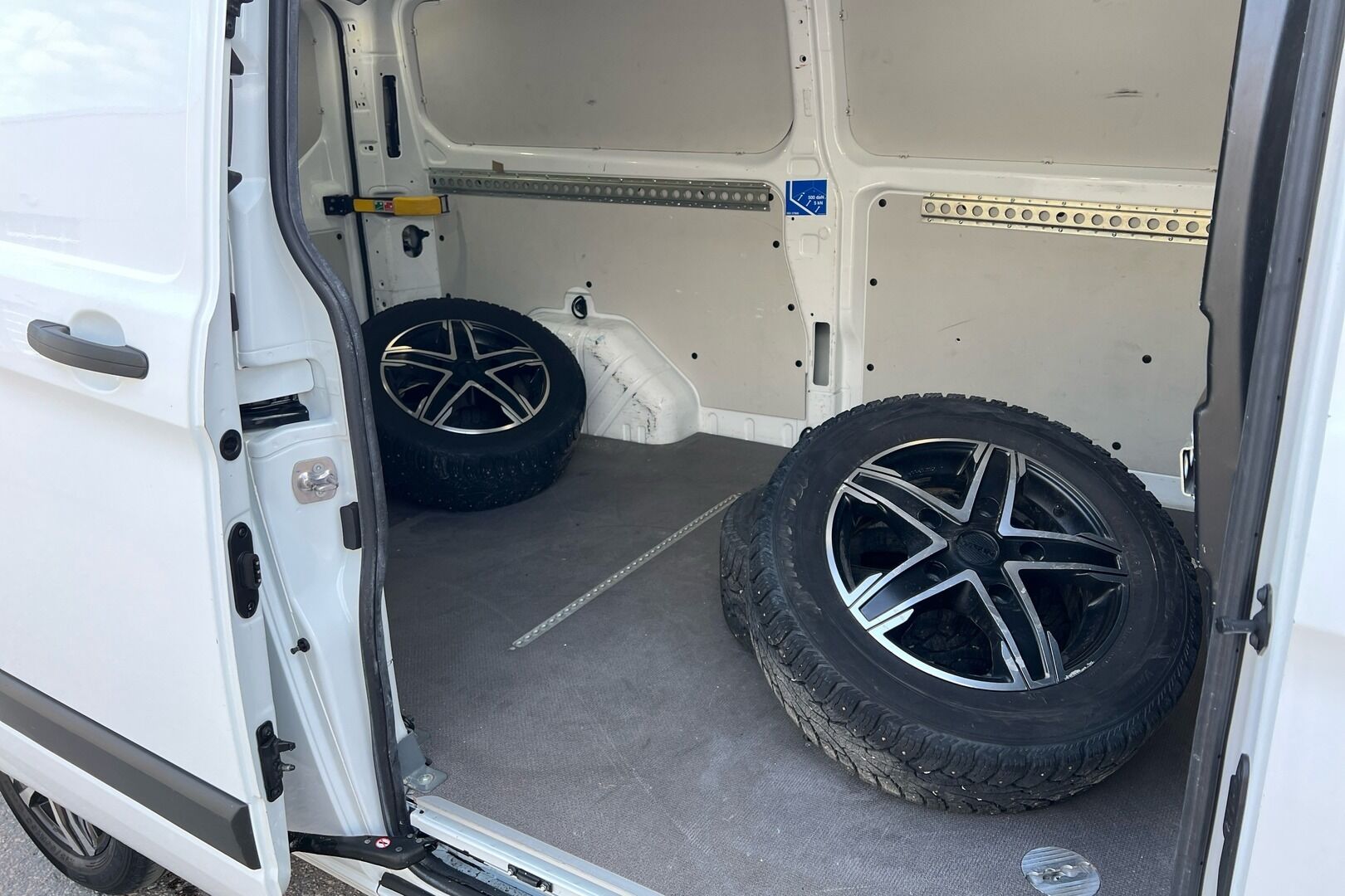 Ford Transit Custom iso kuva 6