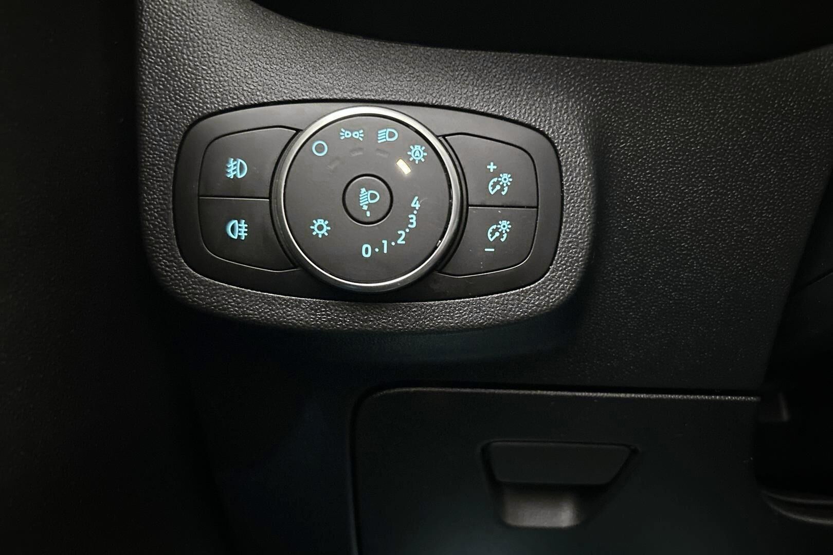 Ford Fiesta iso kuva 19