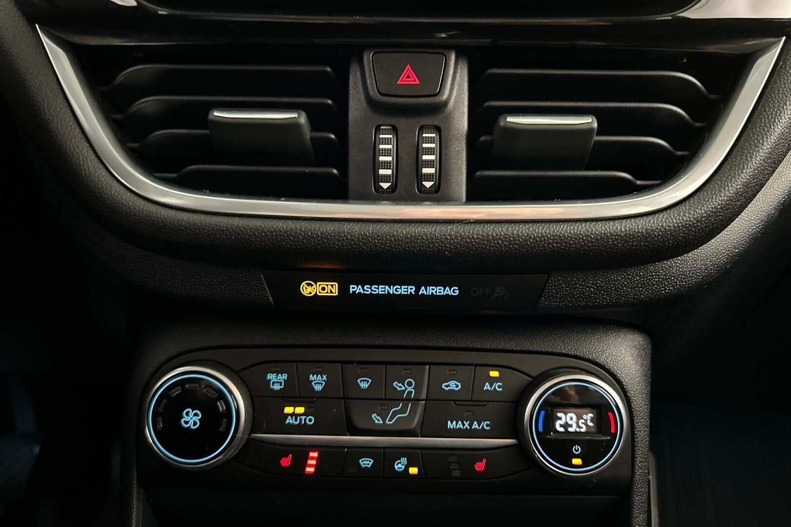 Ford Fiesta iso kuva 24