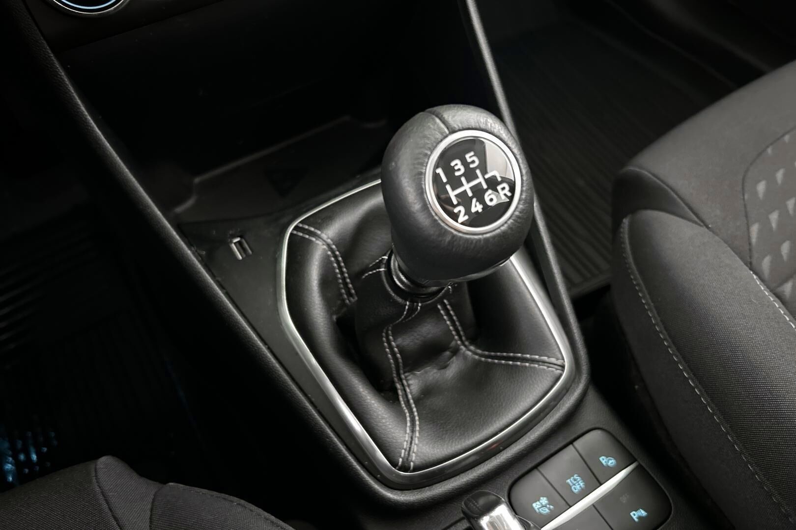 Ford Fiesta iso kuva 26