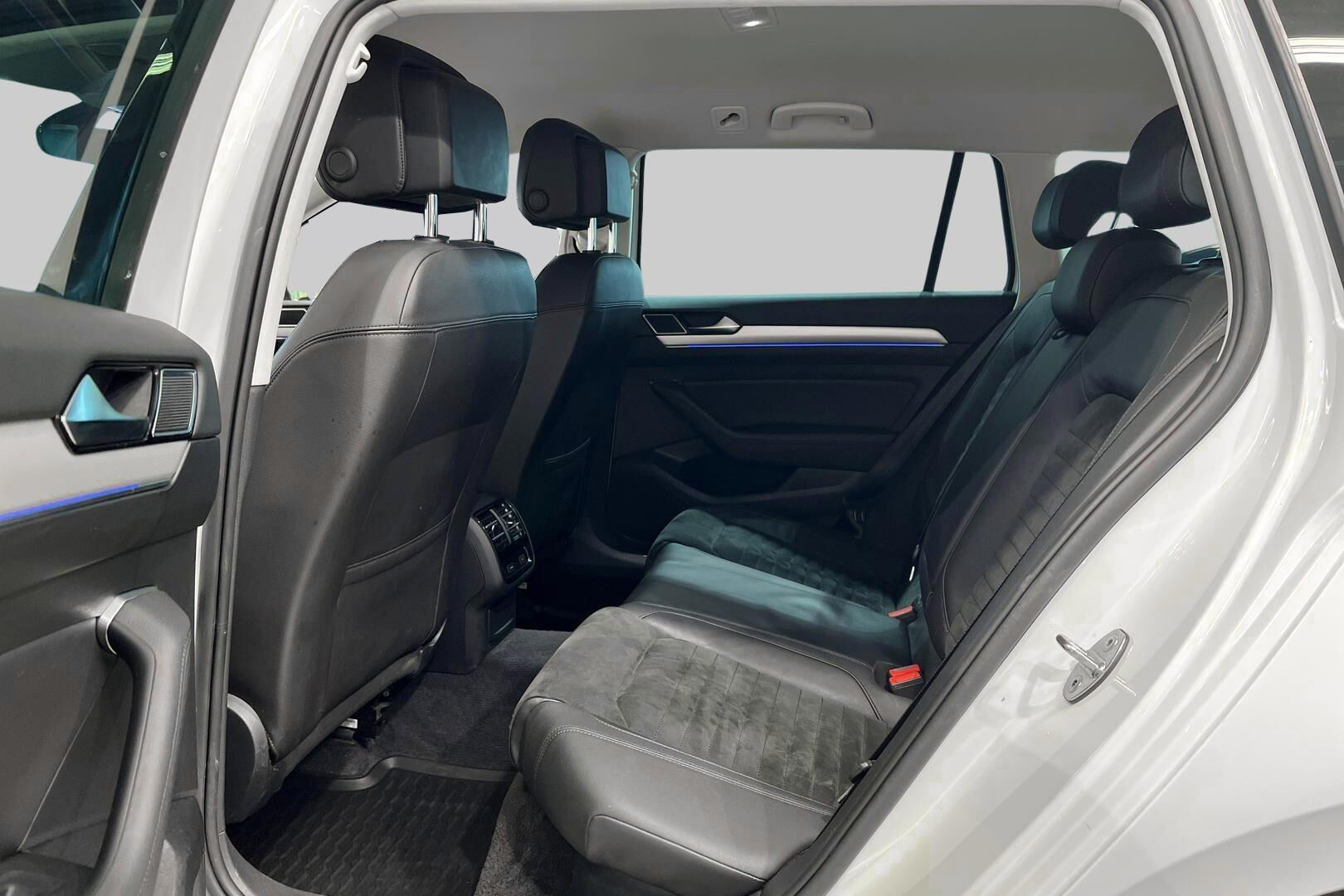 Volkswagen Passat iso kuva 10