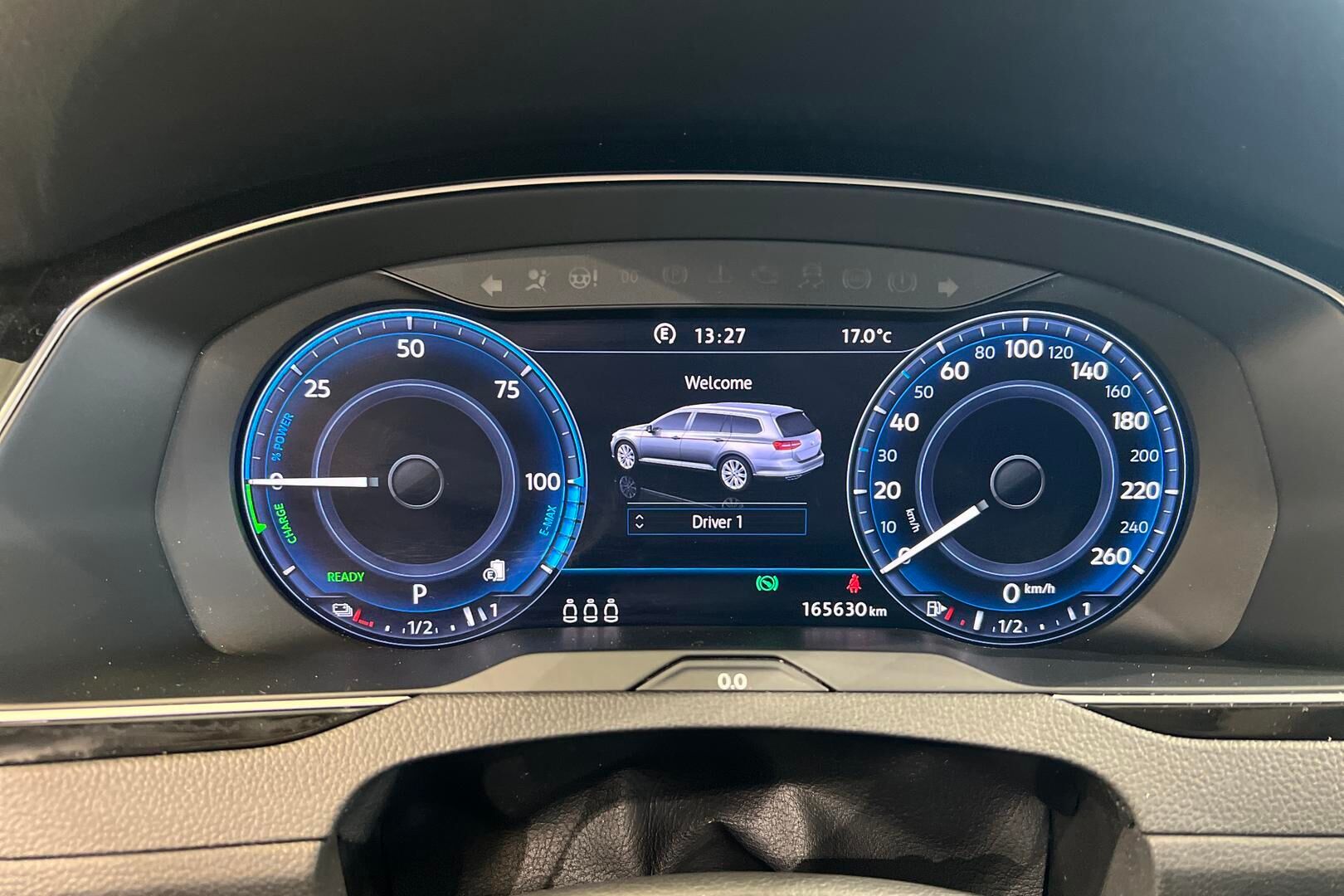 Volkswagen Passat iso kuva 14