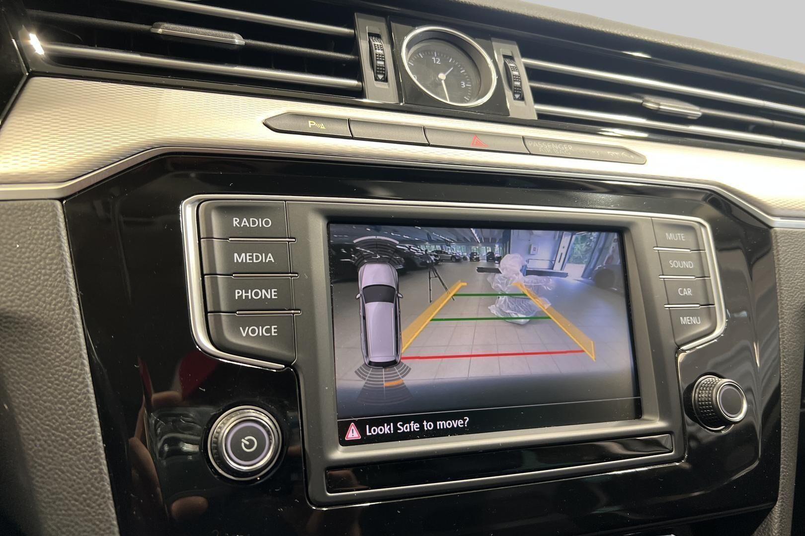Volkswagen Passat iso kuva 15