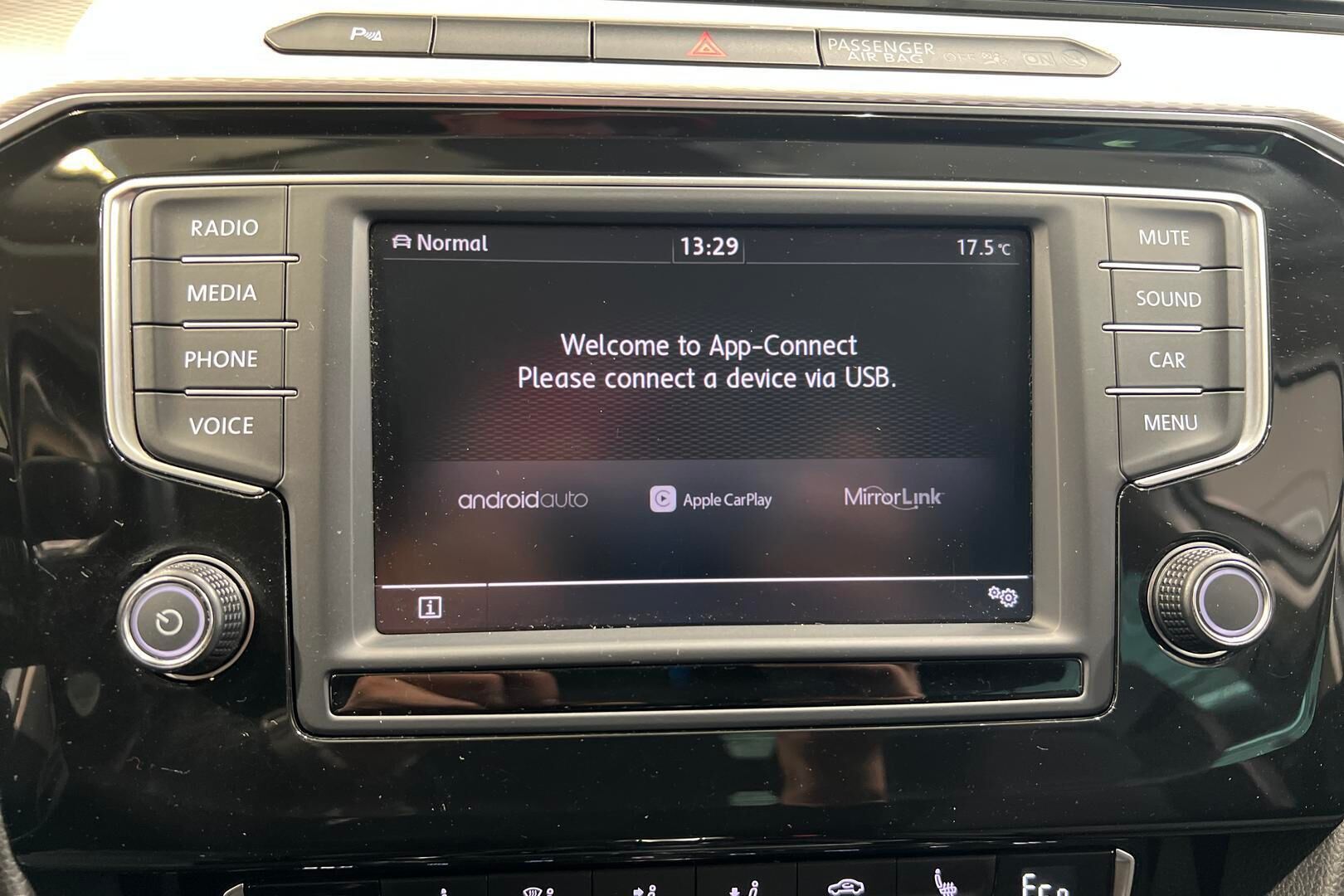 Volkswagen Passat iso kuva 17
