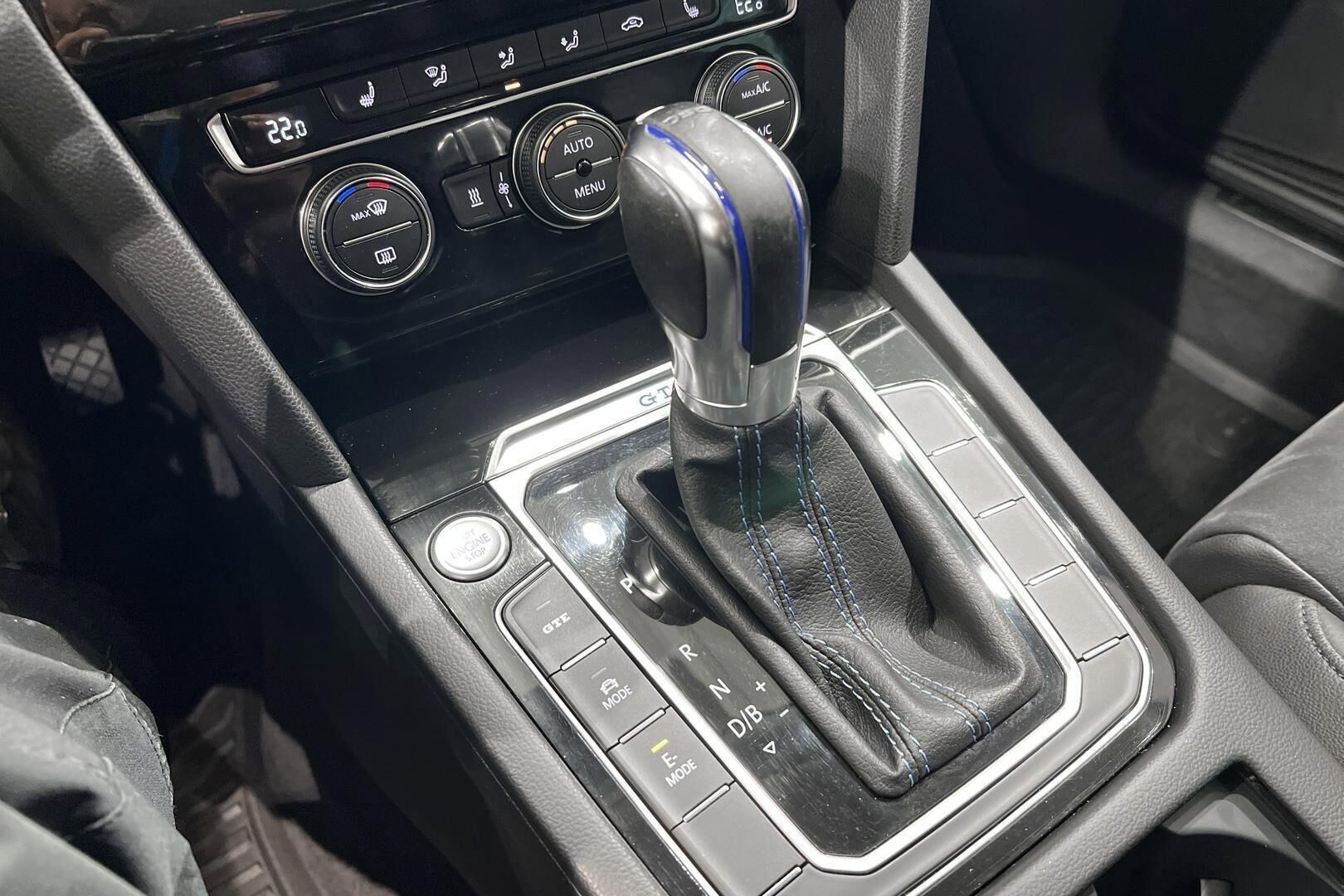 Volkswagen Passat iso kuva 19