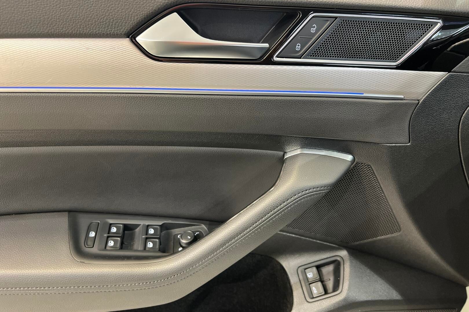 Volkswagen Passat iso kuva 24