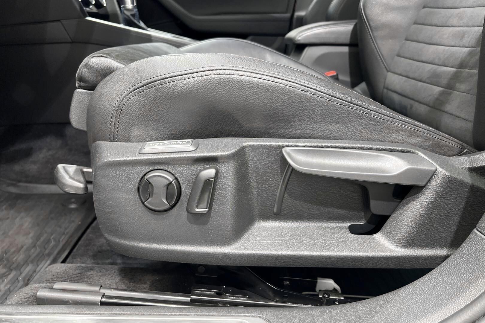 Volkswagen Passat iso kuva 25