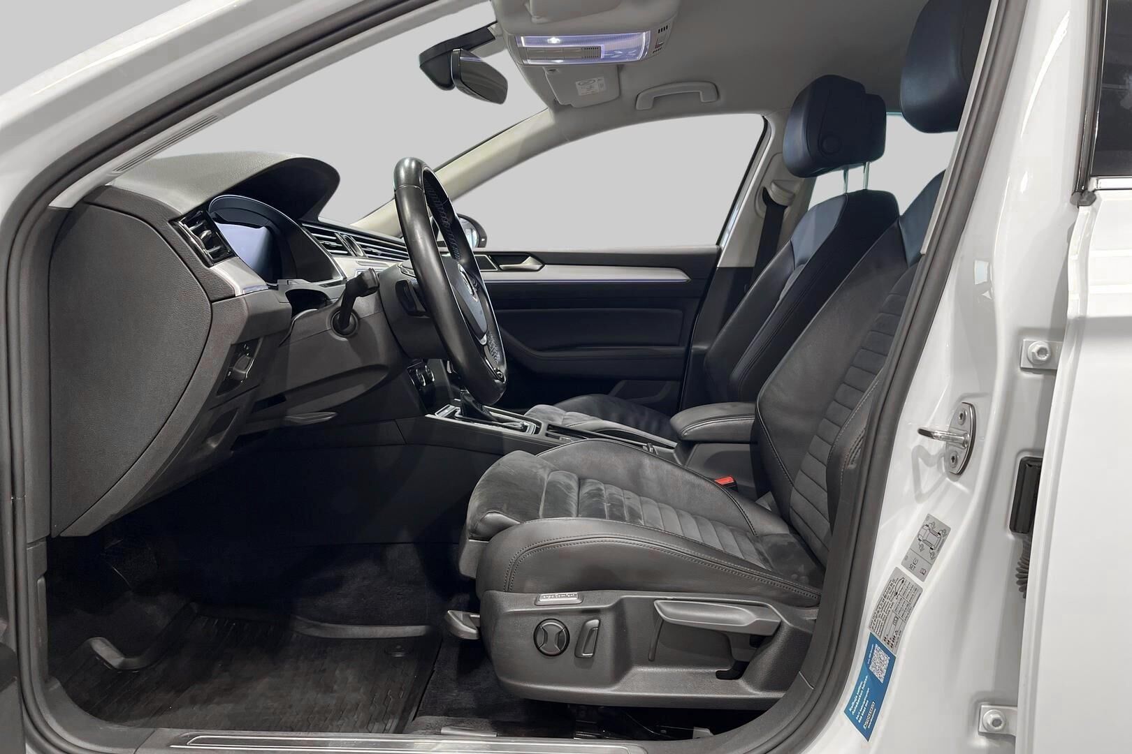 Volkswagen Passat iso kuva 9