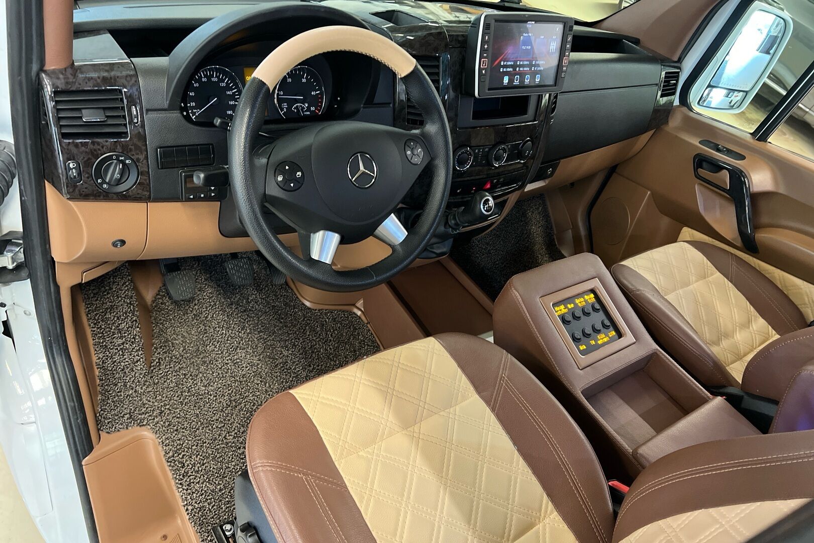 Mercedes-Benz Sprinter iso kuva 5