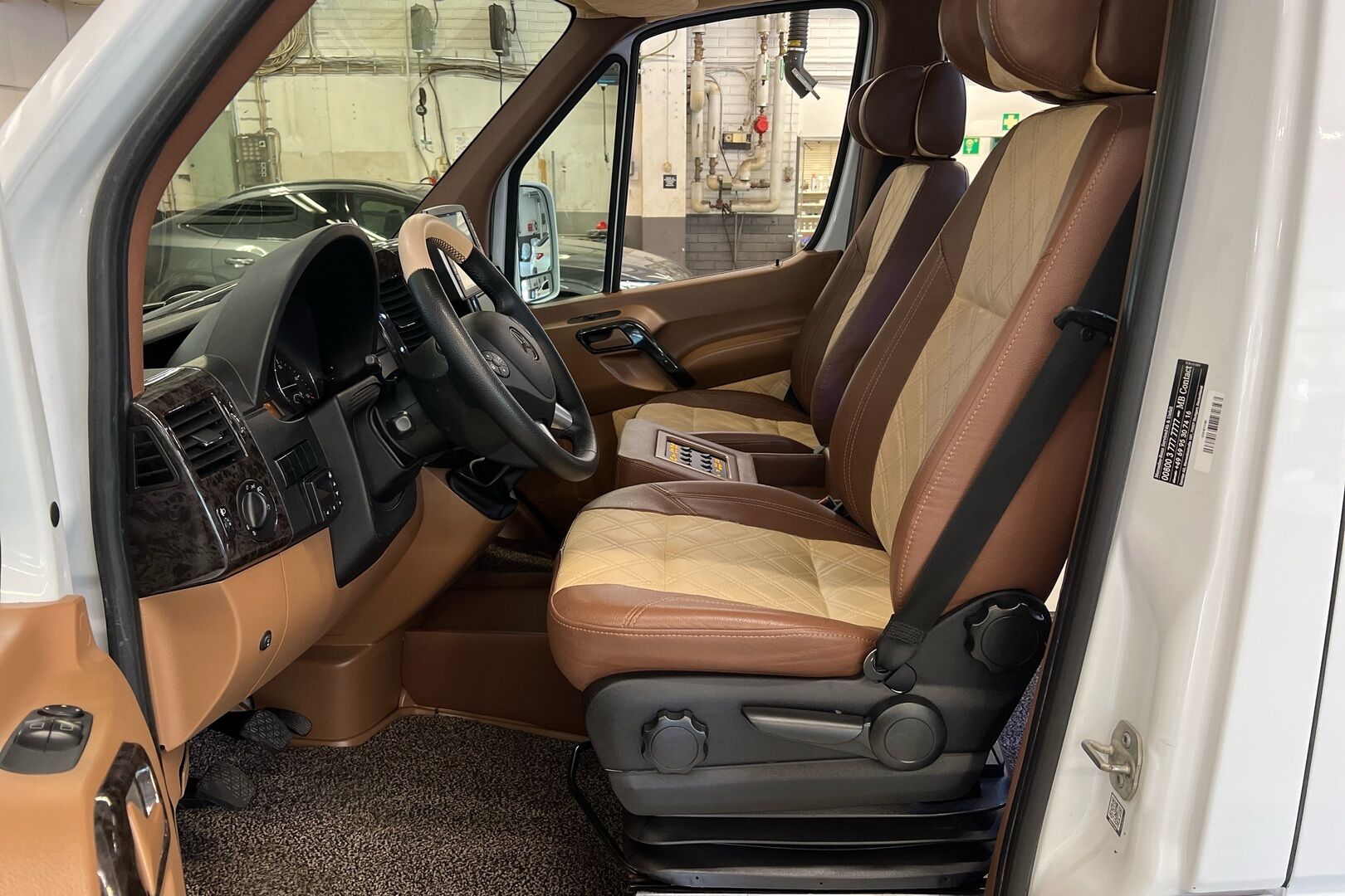 Mercedes-Benz Sprinter iso kuva 6