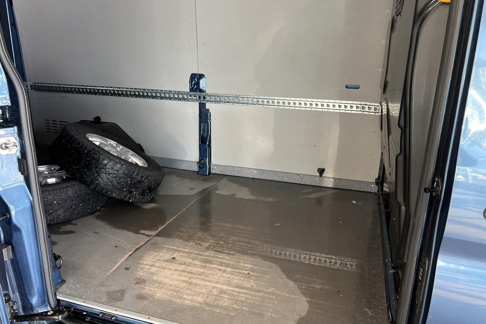 Ford Transit iso kuva 10