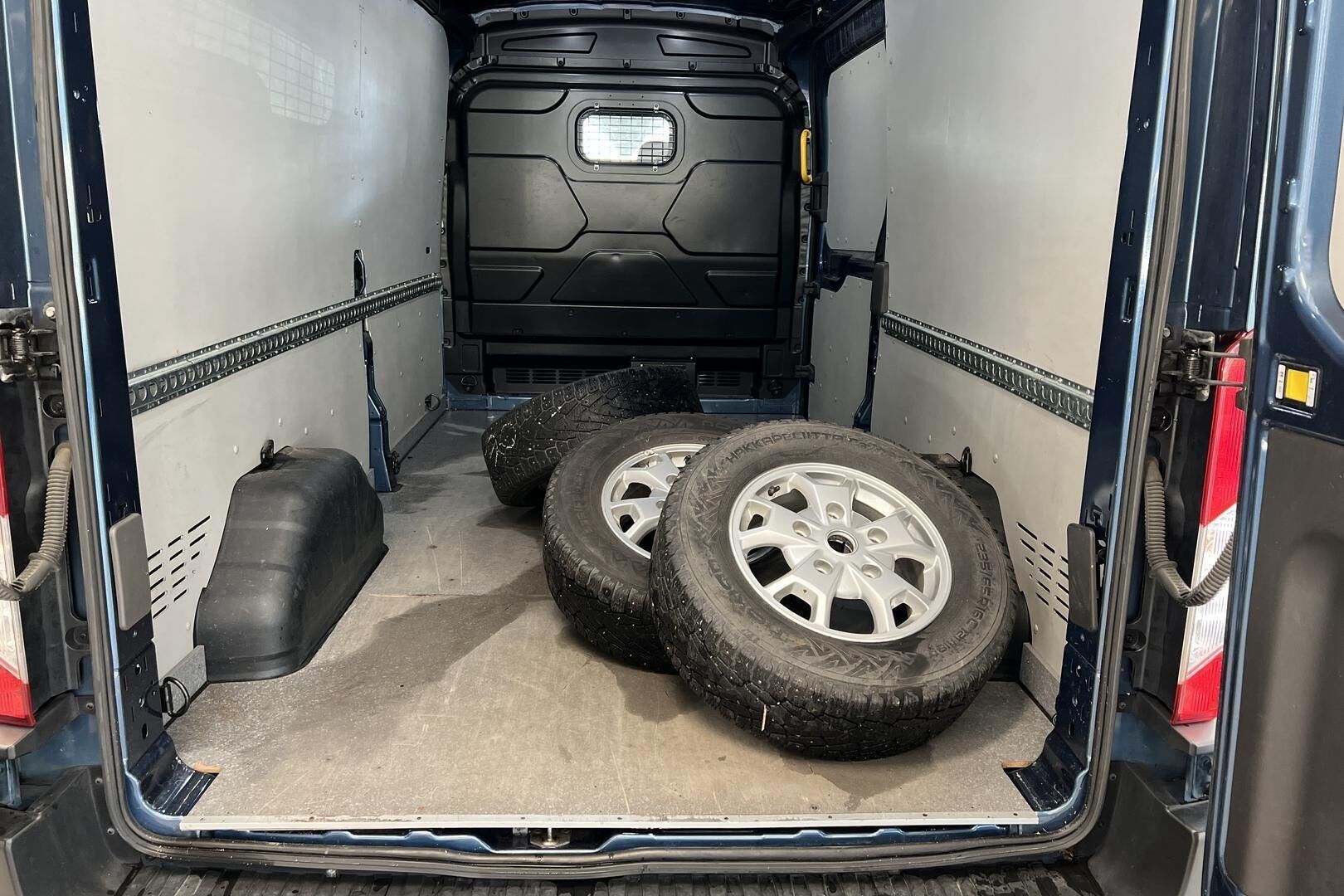 Ford Transit iso kuva 12