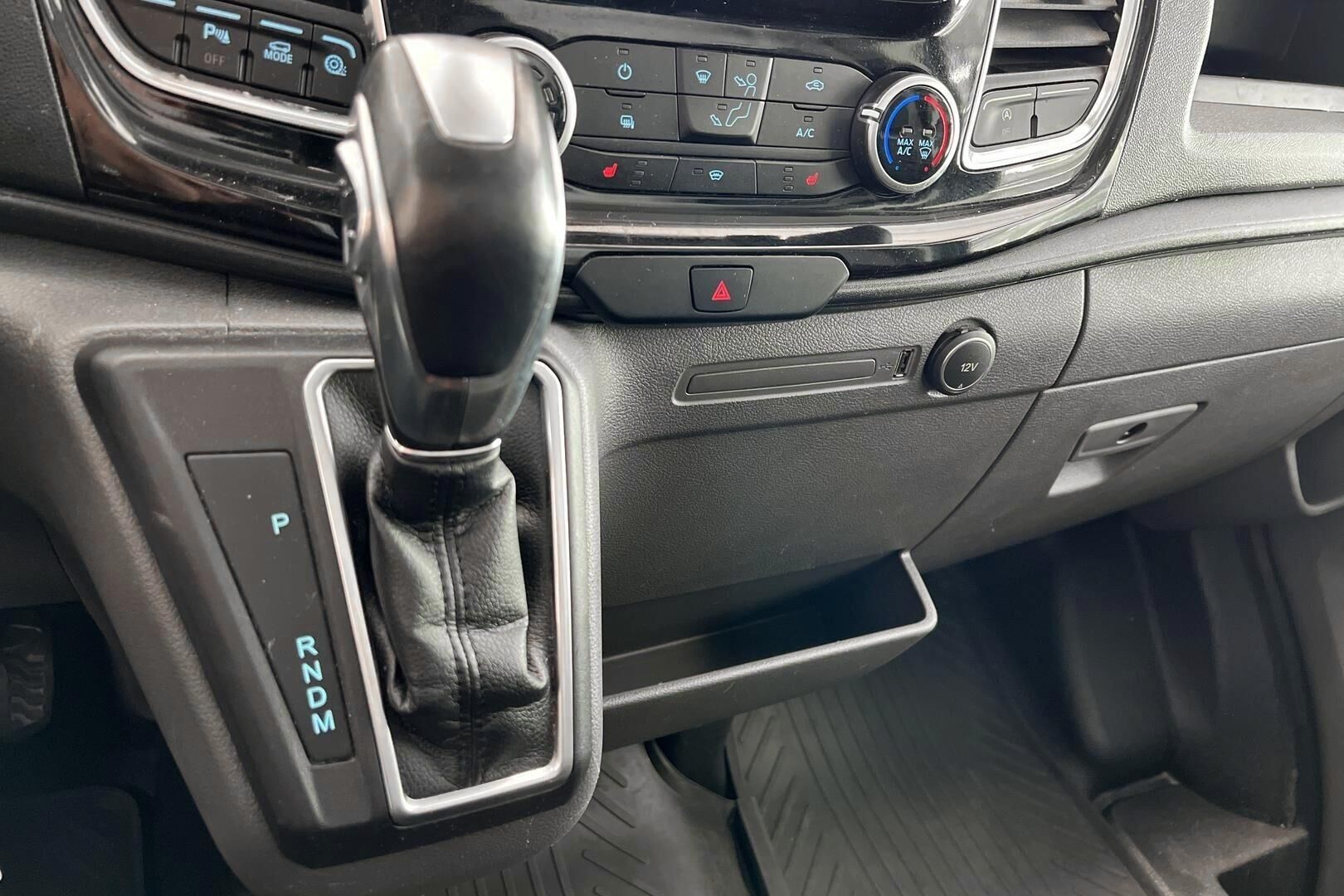 Ford Transit iso kuva 16