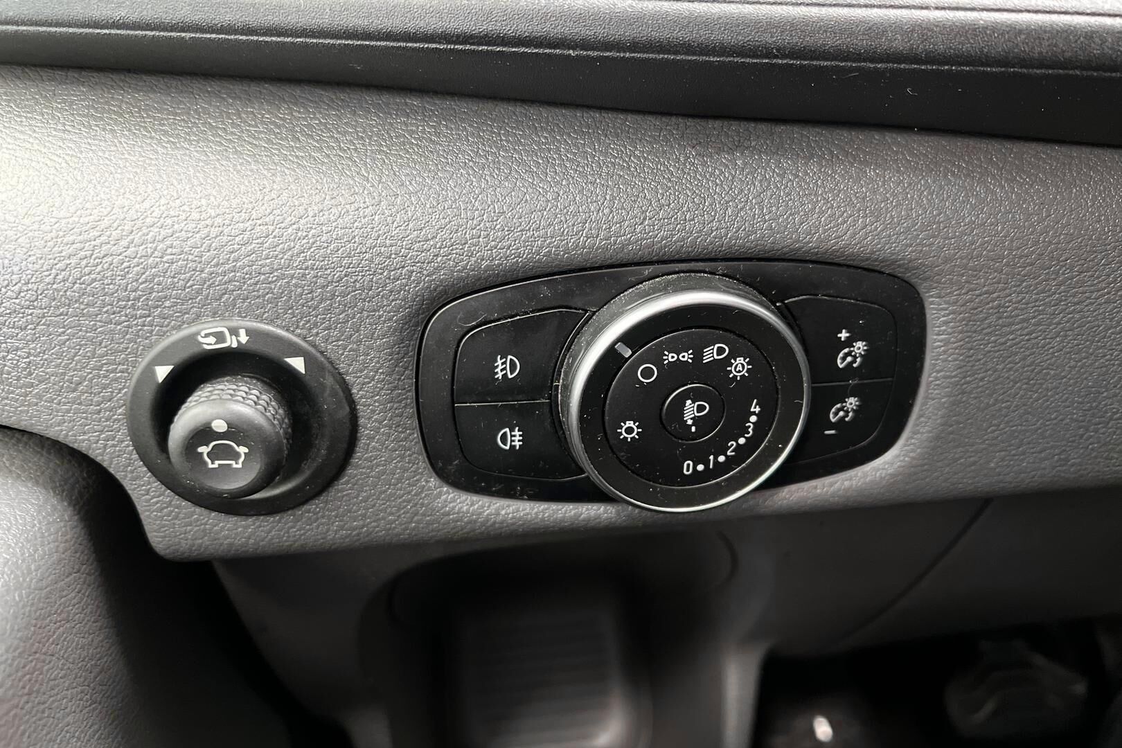 Ford Transit iso kuva 19