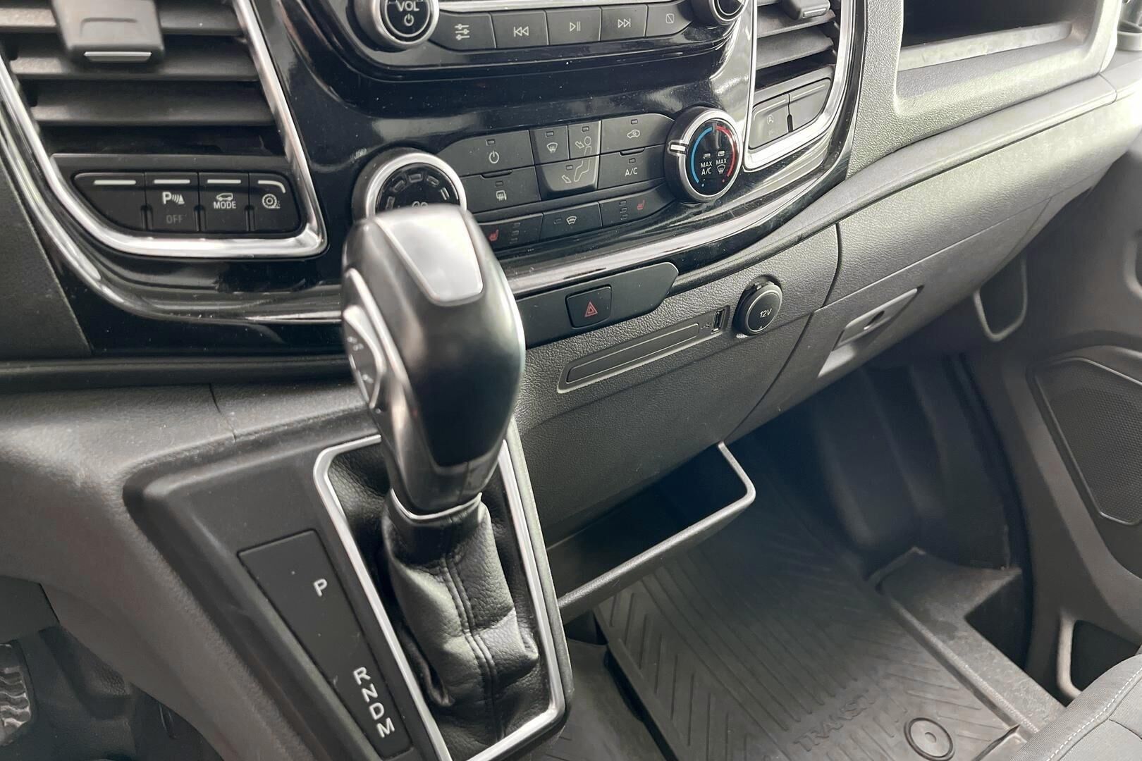 Ford Transit iso kuva 22