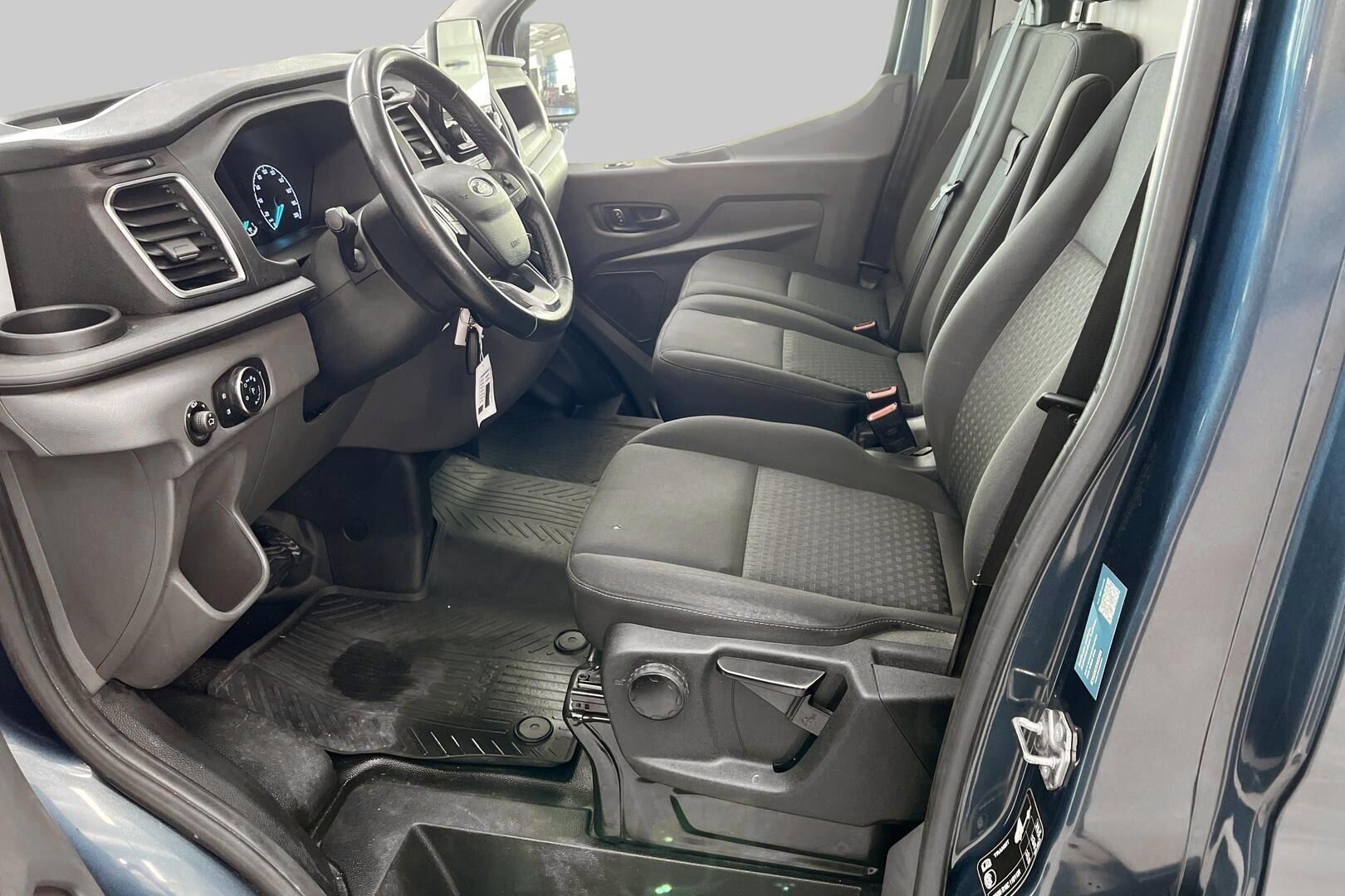 Ford Transit iso kuva 9