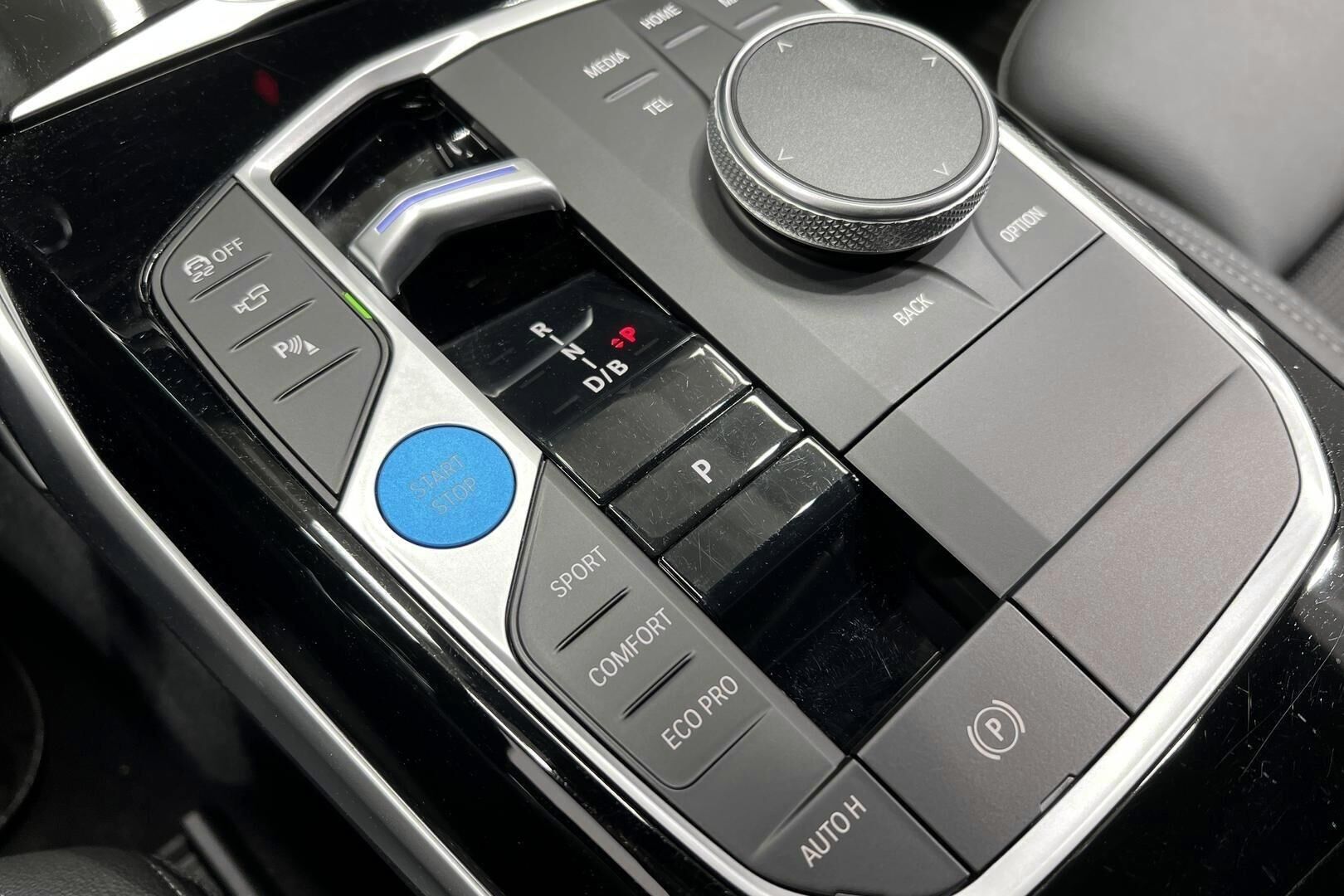 BMW I4 iso kuva 26