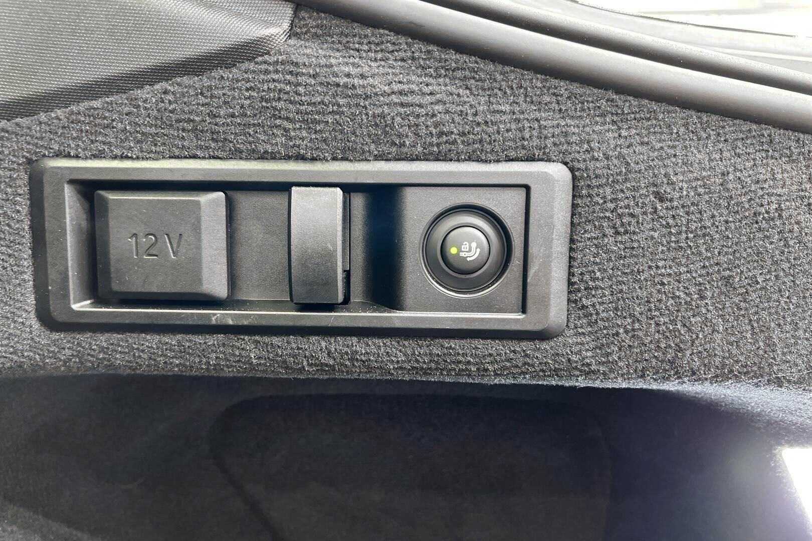 BMW I4 iso kuva 40