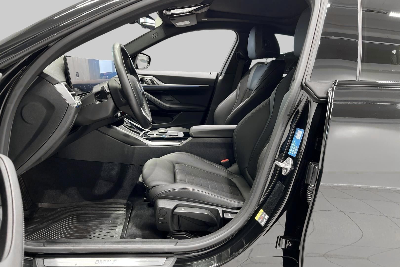 BMW I4 iso kuva 8