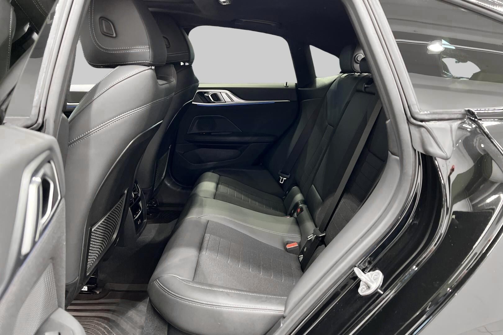 BMW I4 iso kuva 9