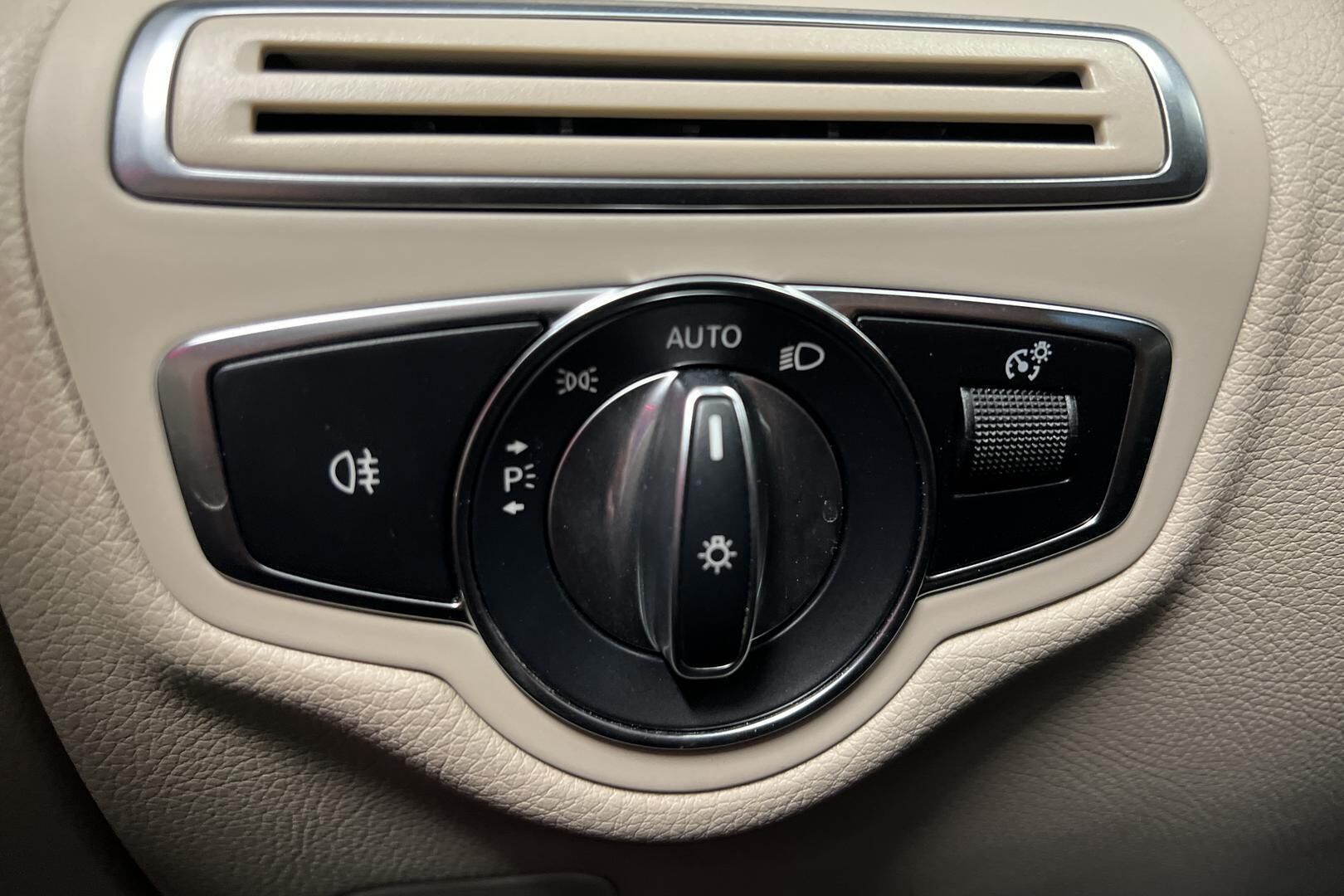 Mercedes-Benz GLC iso kuva 19