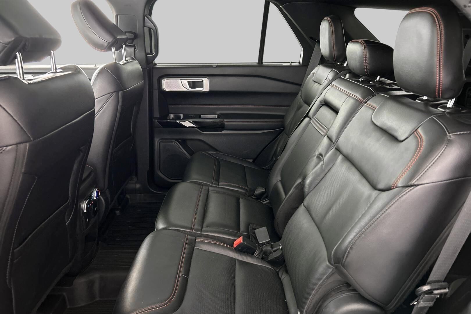 Ford Explorer iso kuva 10