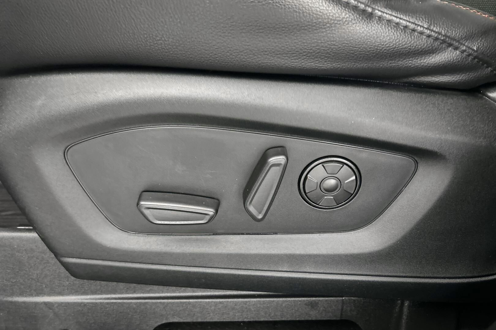 Ford Explorer iso kuva 17