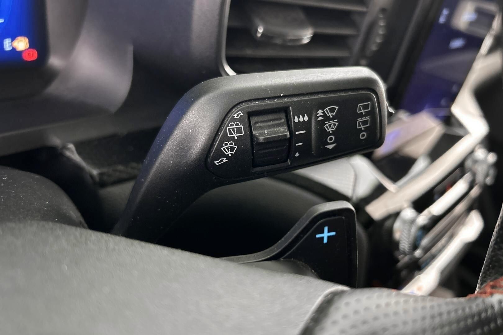 Ford Explorer iso kuva 21