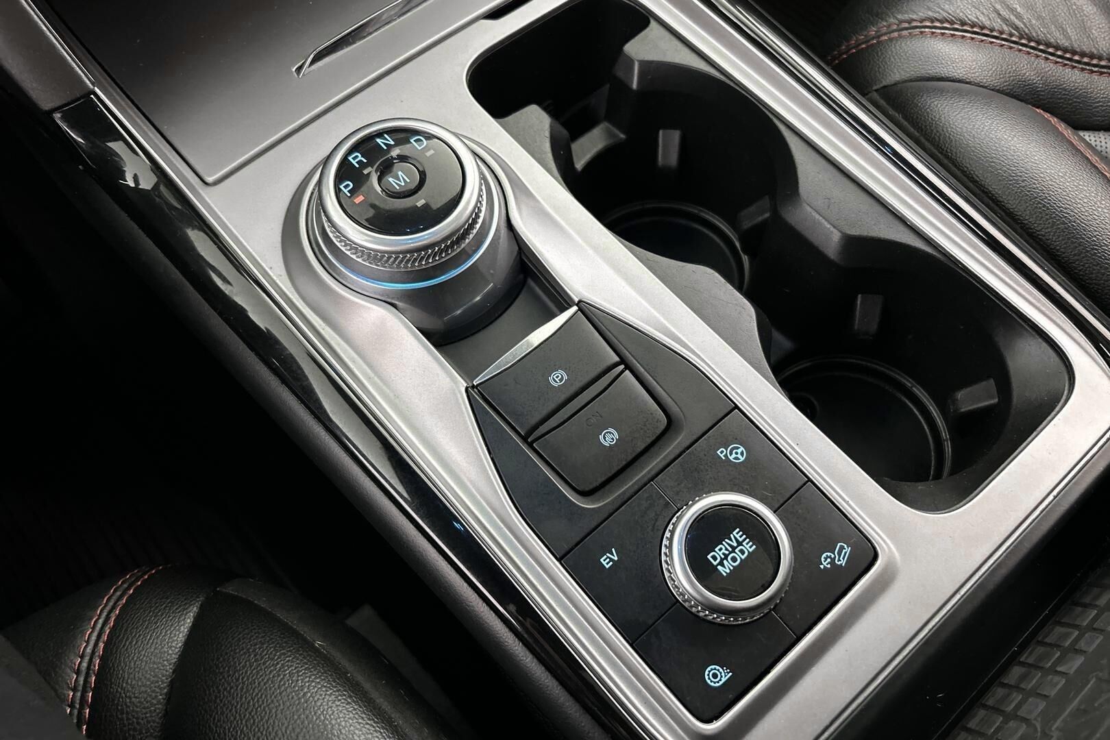 Ford Explorer iso kuva 31