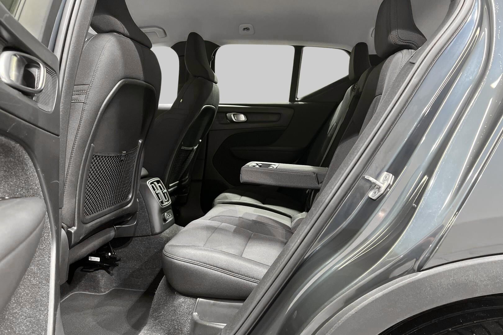 Volvo XC40 iso kuva 10