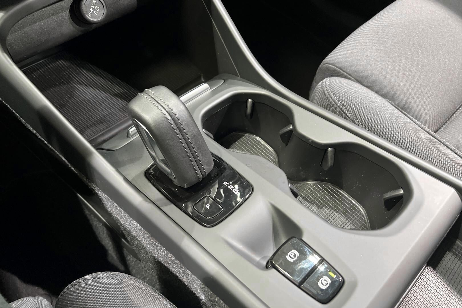 Volvo XC40 iso kuva 24