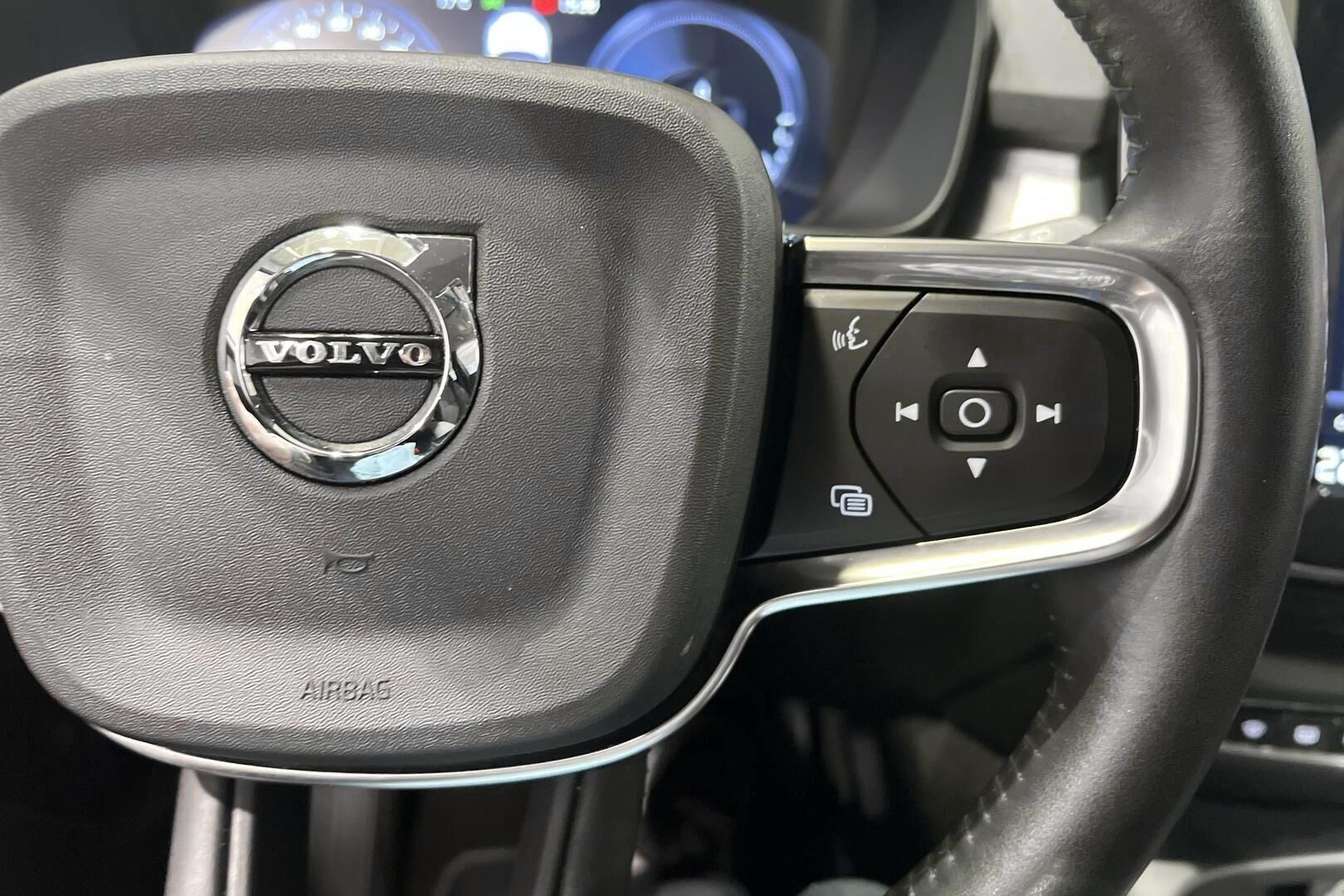 Volvo XC40 iso kuva 26