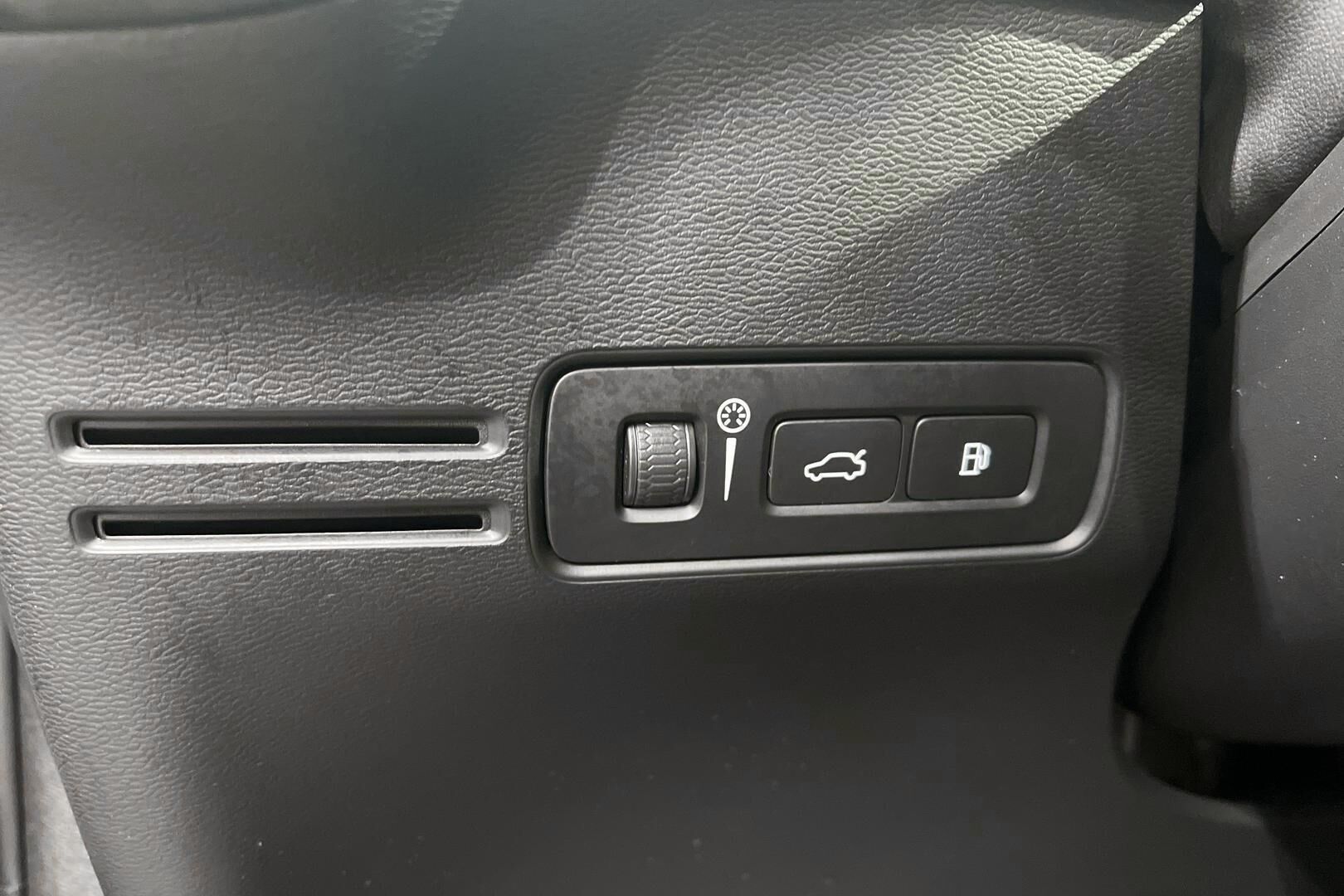 Volvo XC40 iso kuva 28