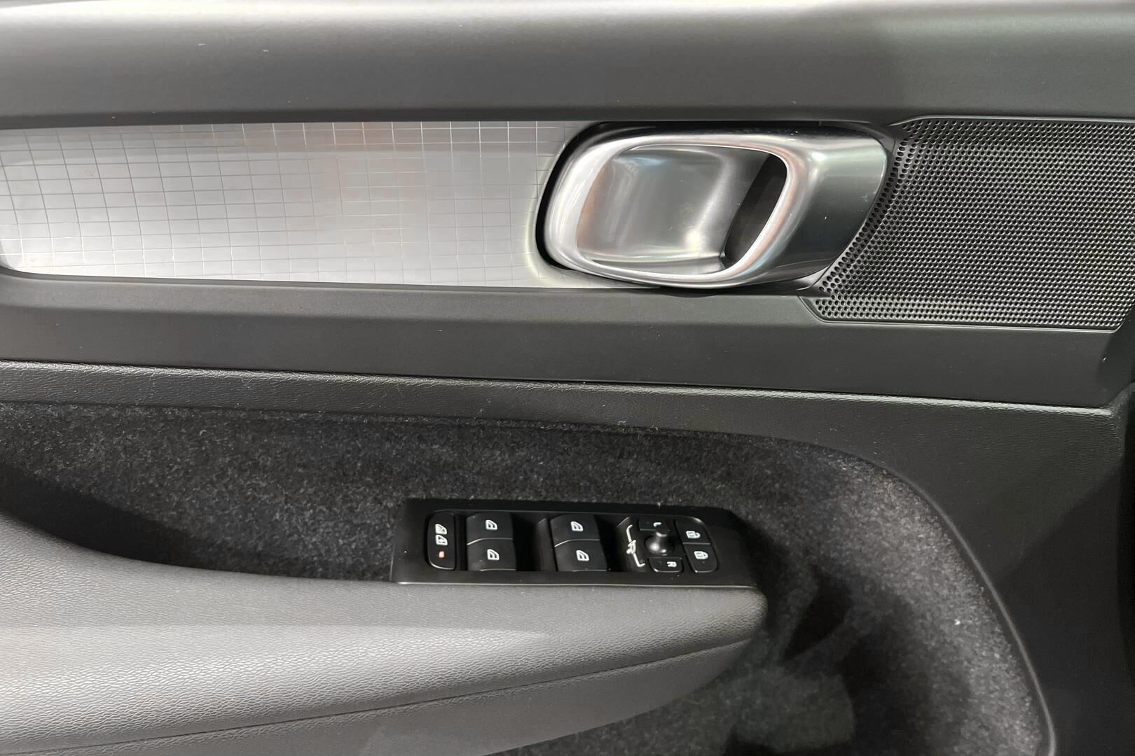 Volvo XC40 iso kuva 29