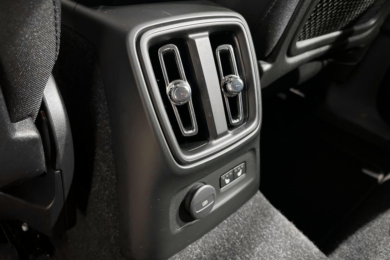 Volvo XC40 iso kuva 30