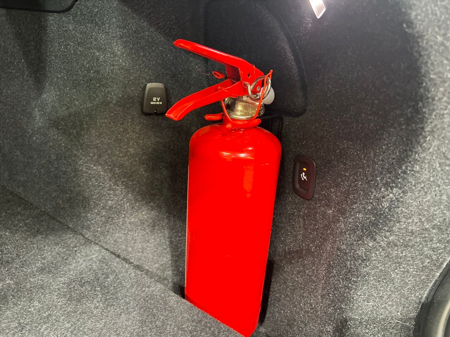 Volvo XC40 iso kuva 33