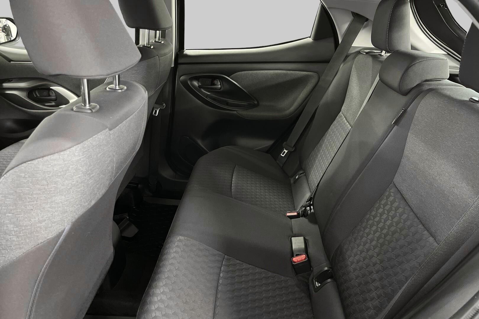 Toyota Yaris iso kuva 13