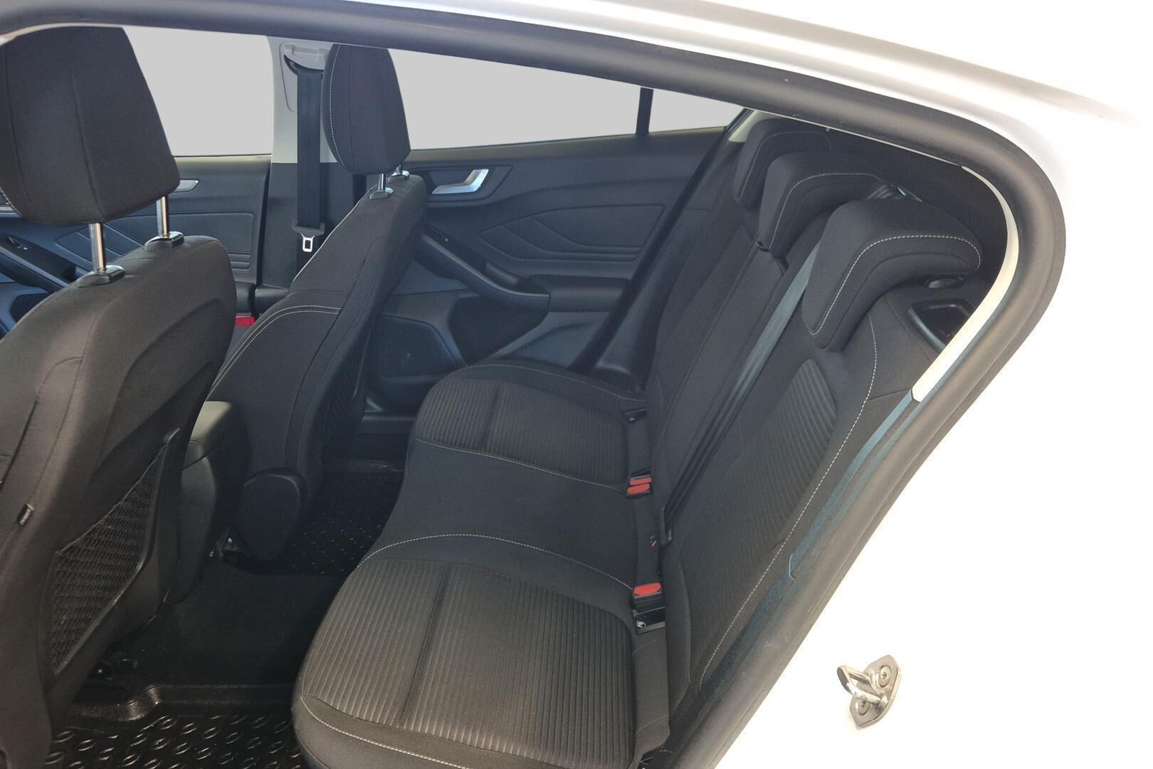 Ford Focus iso kuva 10