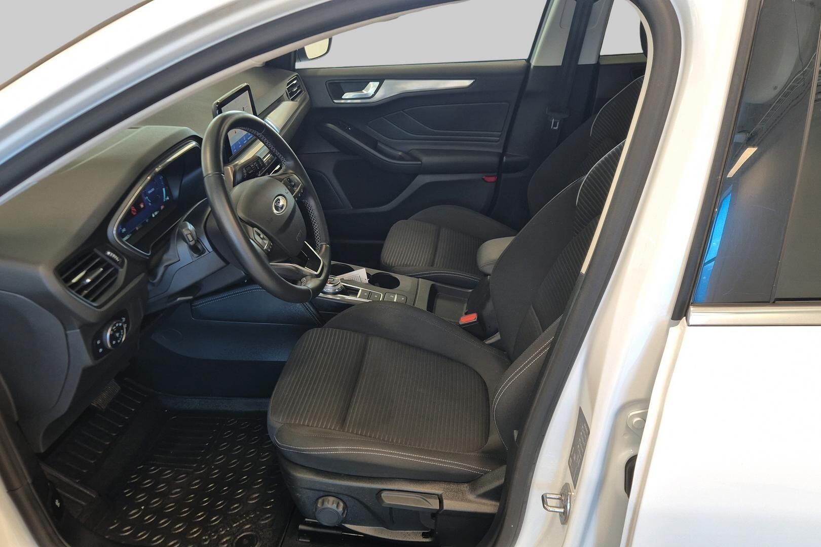 Ford Focus iso kuva 9